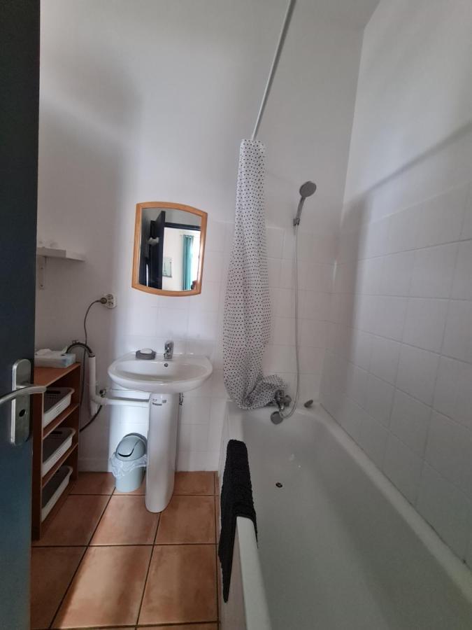 Le Prieure - Studios Jusqu'A 4 Personnes Villeneuve-lès-Béziers Buitenkant foto