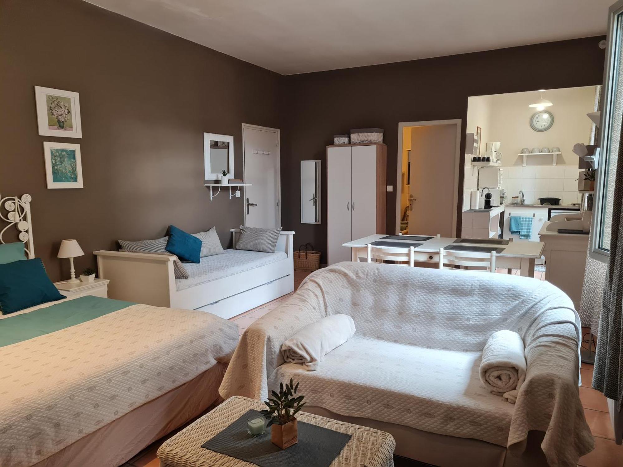 Le Prieure - Studios Jusqu'A 4 Personnes Villeneuve-lès-Béziers Buitenkant foto
