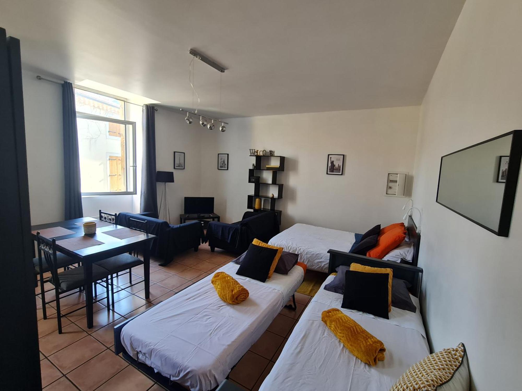 Le Prieure - Studios Jusqu'A 4 Personnes Villeneuve-lès-Béziers Buitenkant foto